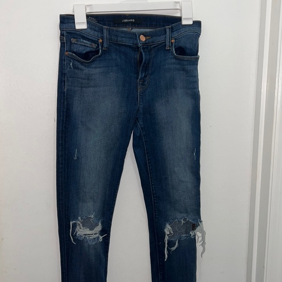 - J BRAND distressed misfit skinny jeans size 27
Mid rise - Picture 1 of 9
